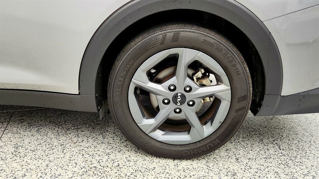 Used 2025 Kia K4 FWD image 9