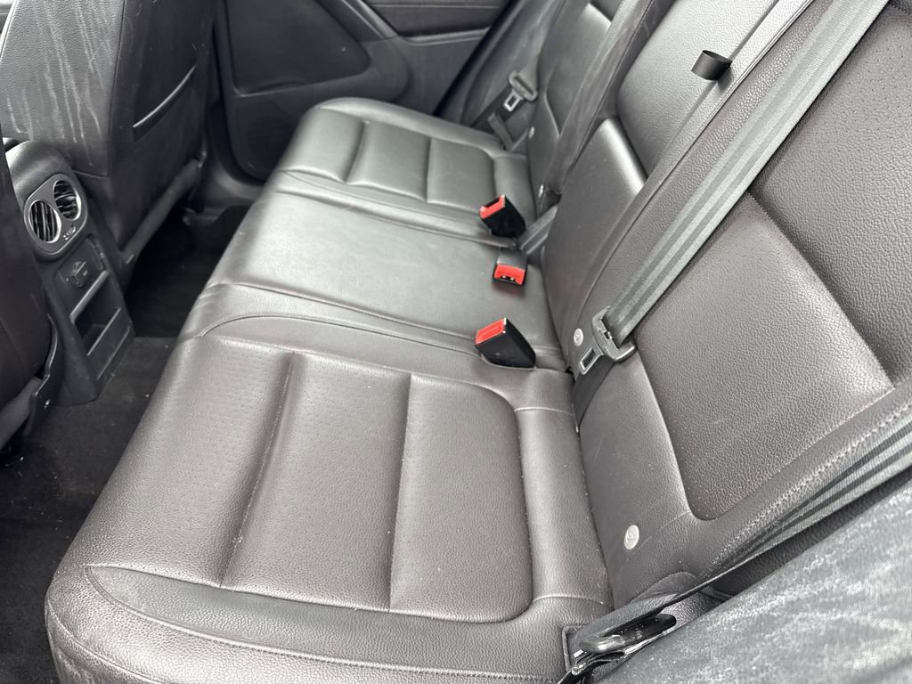 Used 2017 Volkswagen Tiguan S image 14