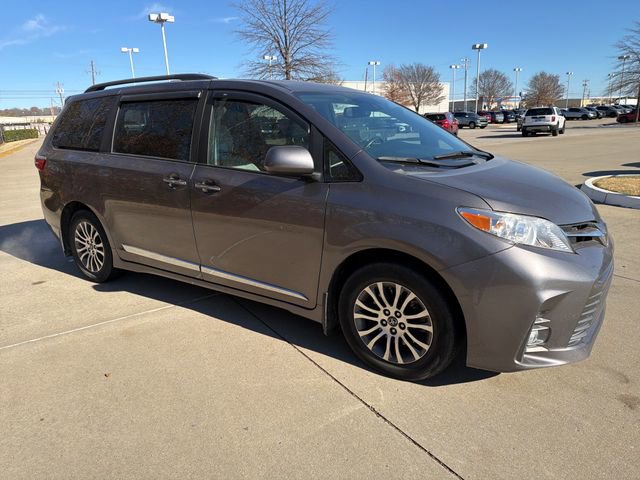 Used 2020 Toyota Sienna XLE image 7