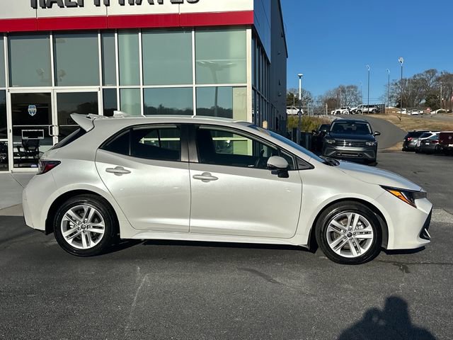 Certified 2022 Toyota Corolla SE w/ SE Preferred Package image 2