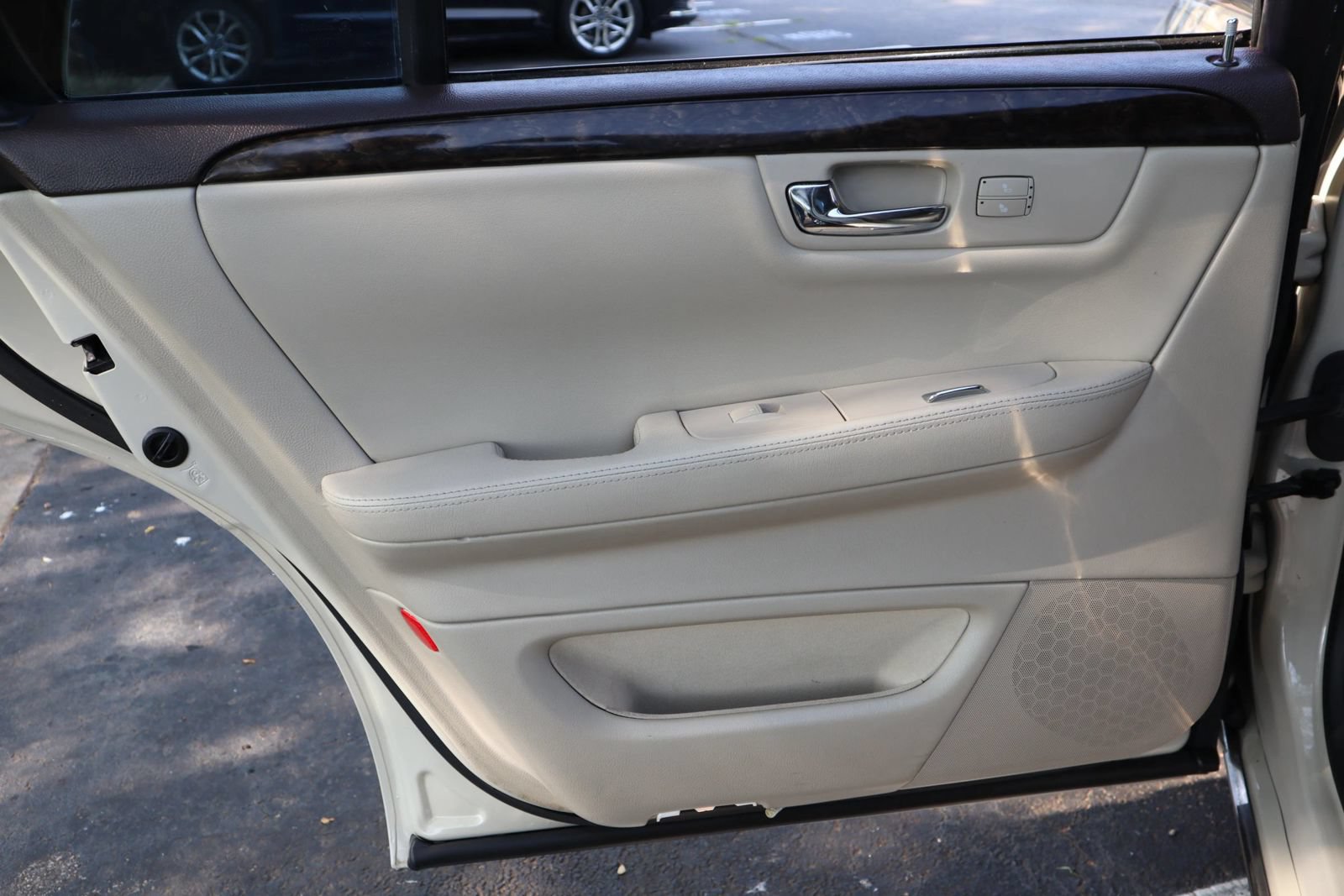 Used 2011 Cadillac DTS Luxury FWD image 10