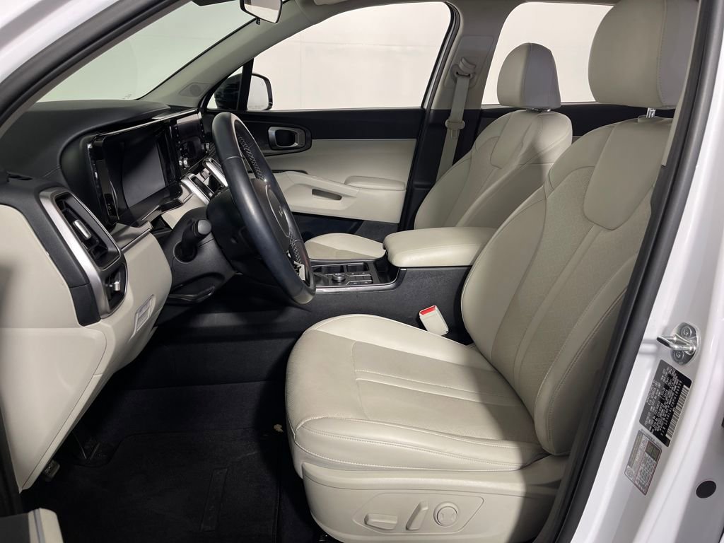 Used 2023 Kia Sorento S image 12