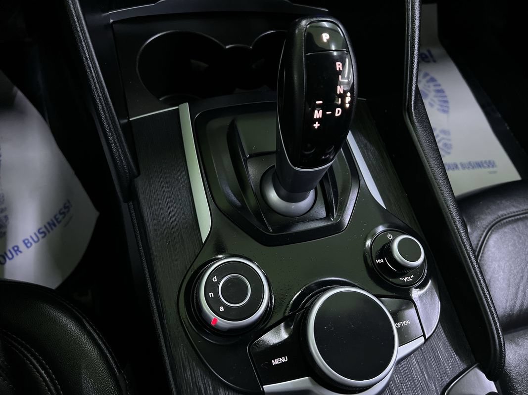Used 2019 Alfa Romeo Giulia RWD image 23