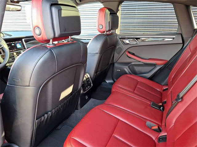 Used 2025 Porsche Macan image 16