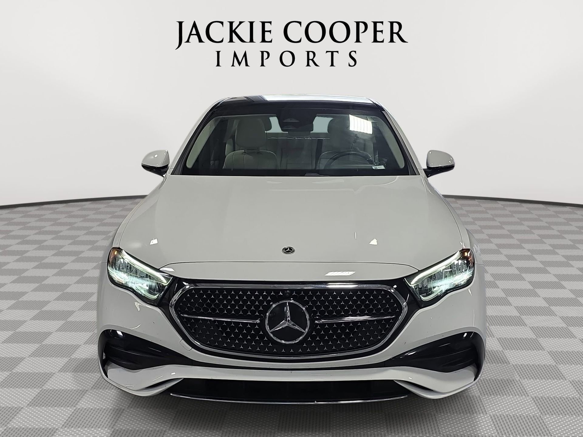 Used 2025 Mercedes-Benz E 350 4MATIC Sedan image 2