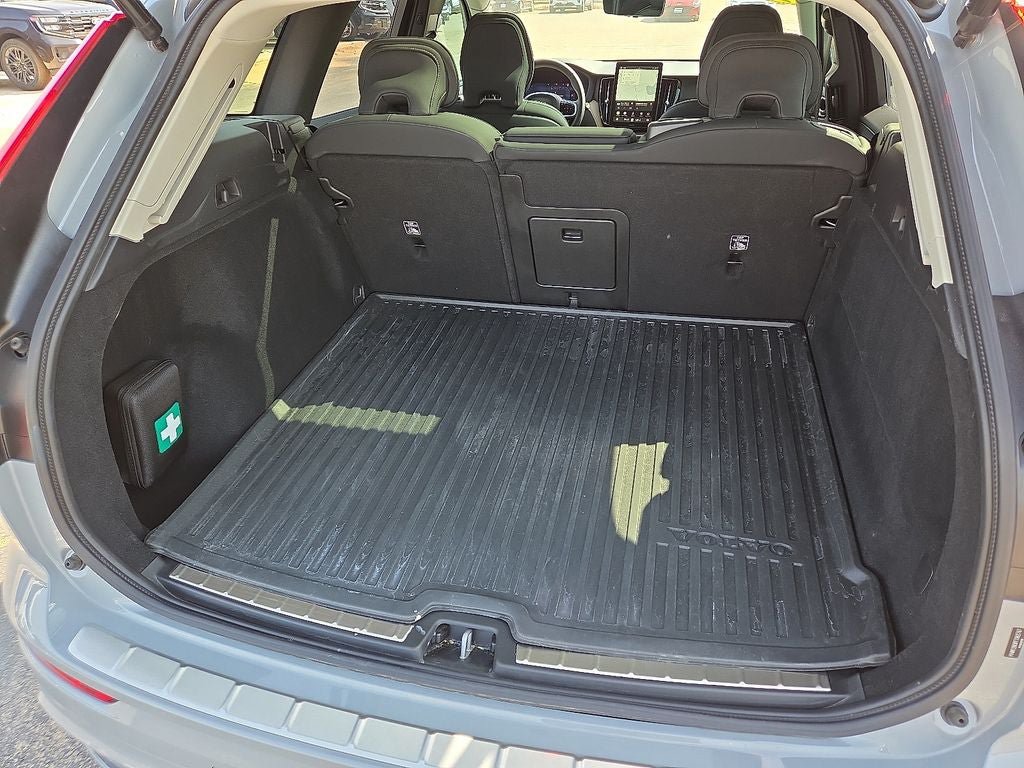 Used 2026 Volvo XC60 B5 Plus w/ Protection Package Premier AWD/4WD image 17