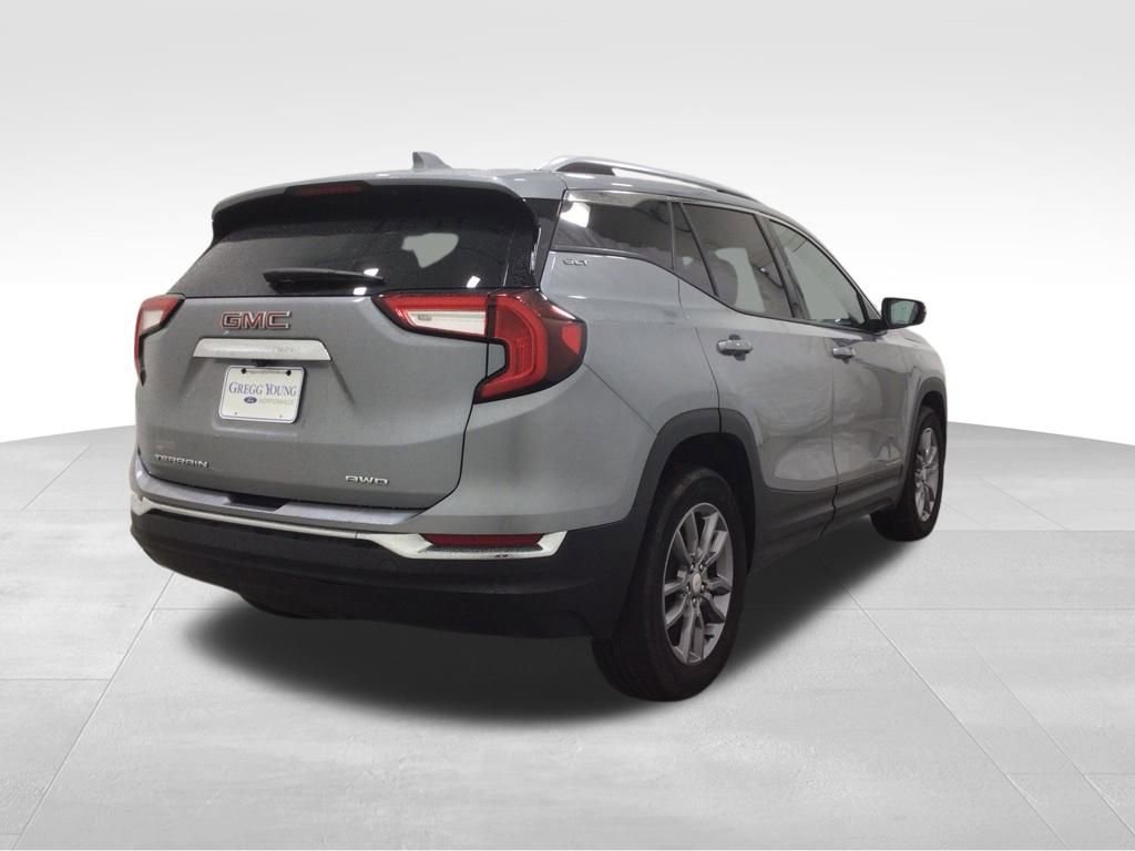 Used 2024 GMC Terrain SLT image 4