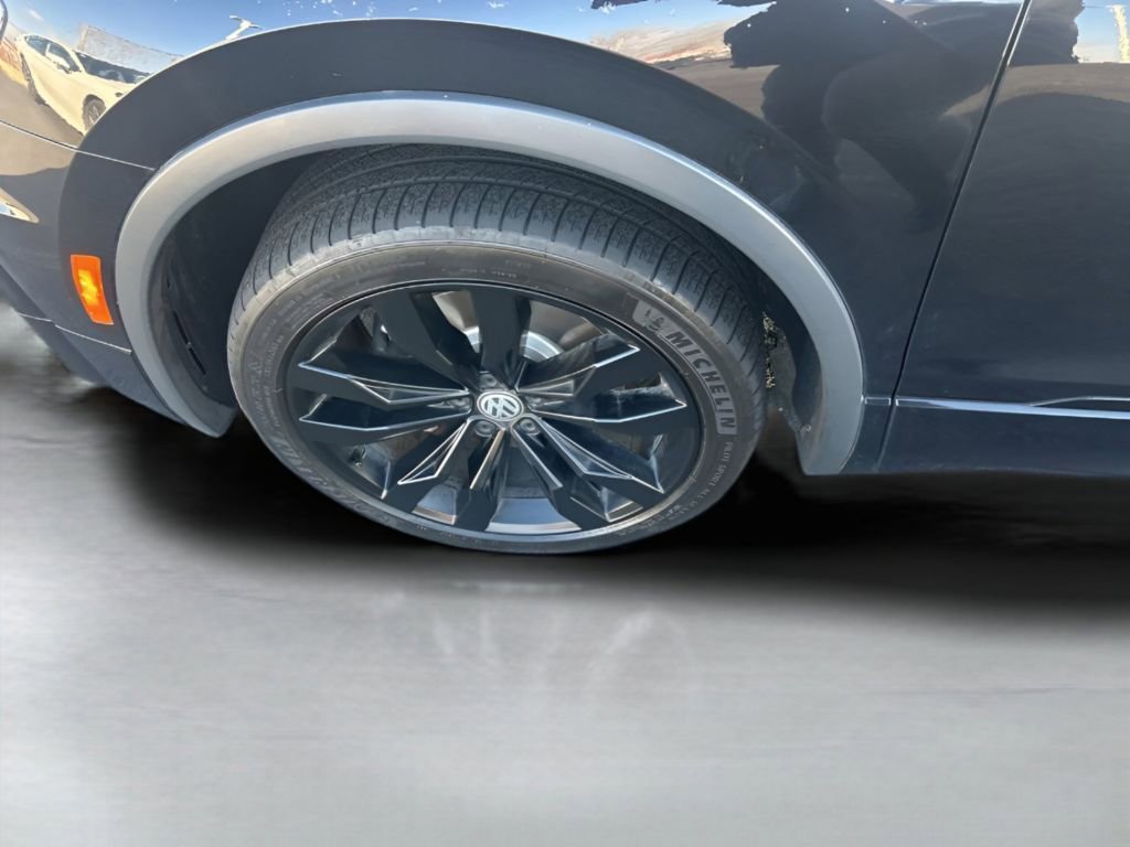 Used 2021 Volkswagen Tiguan SE R-Line image 17