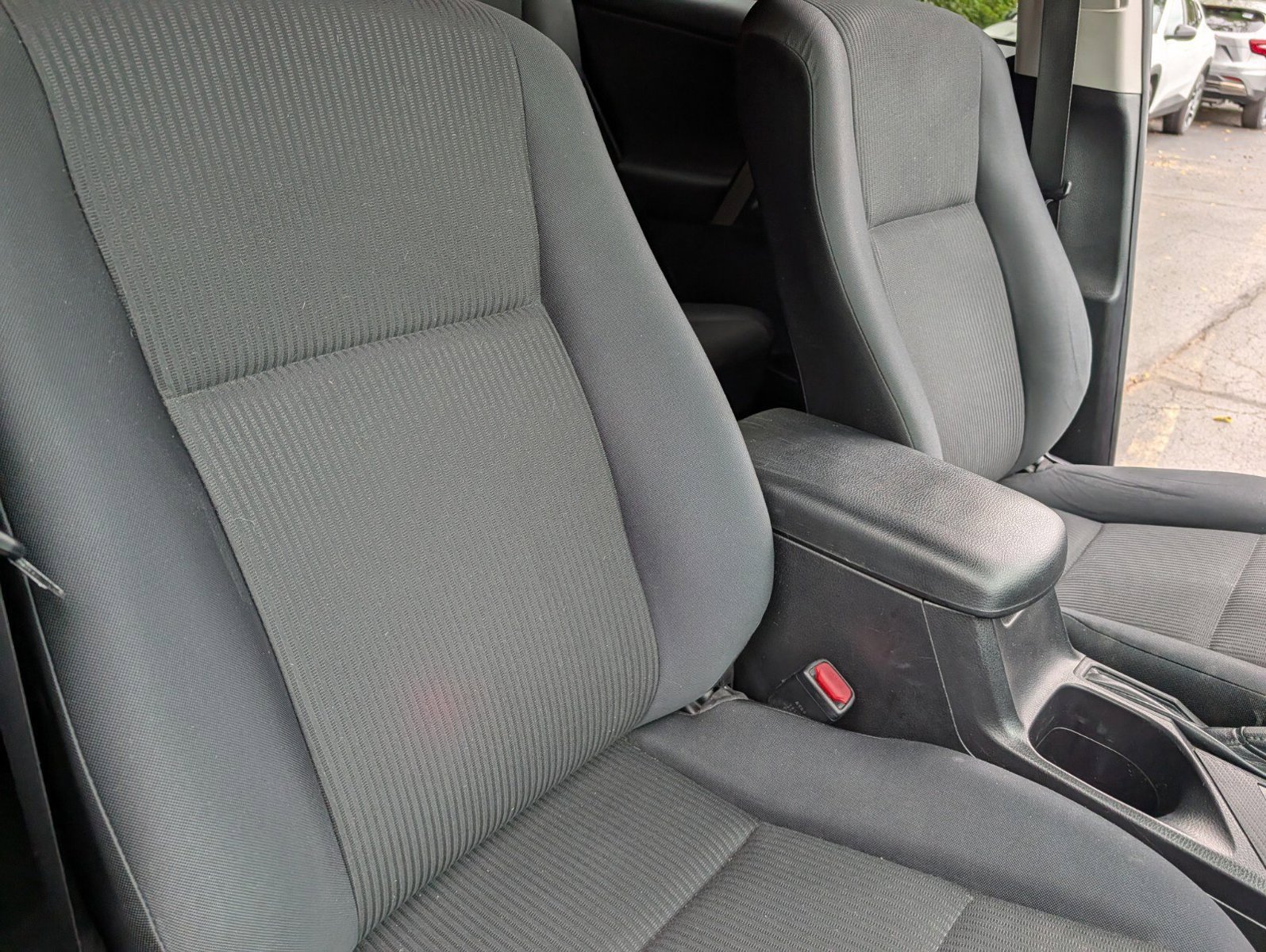 Used 2015 Toyota RAV4 LE AWD/4WD image 21