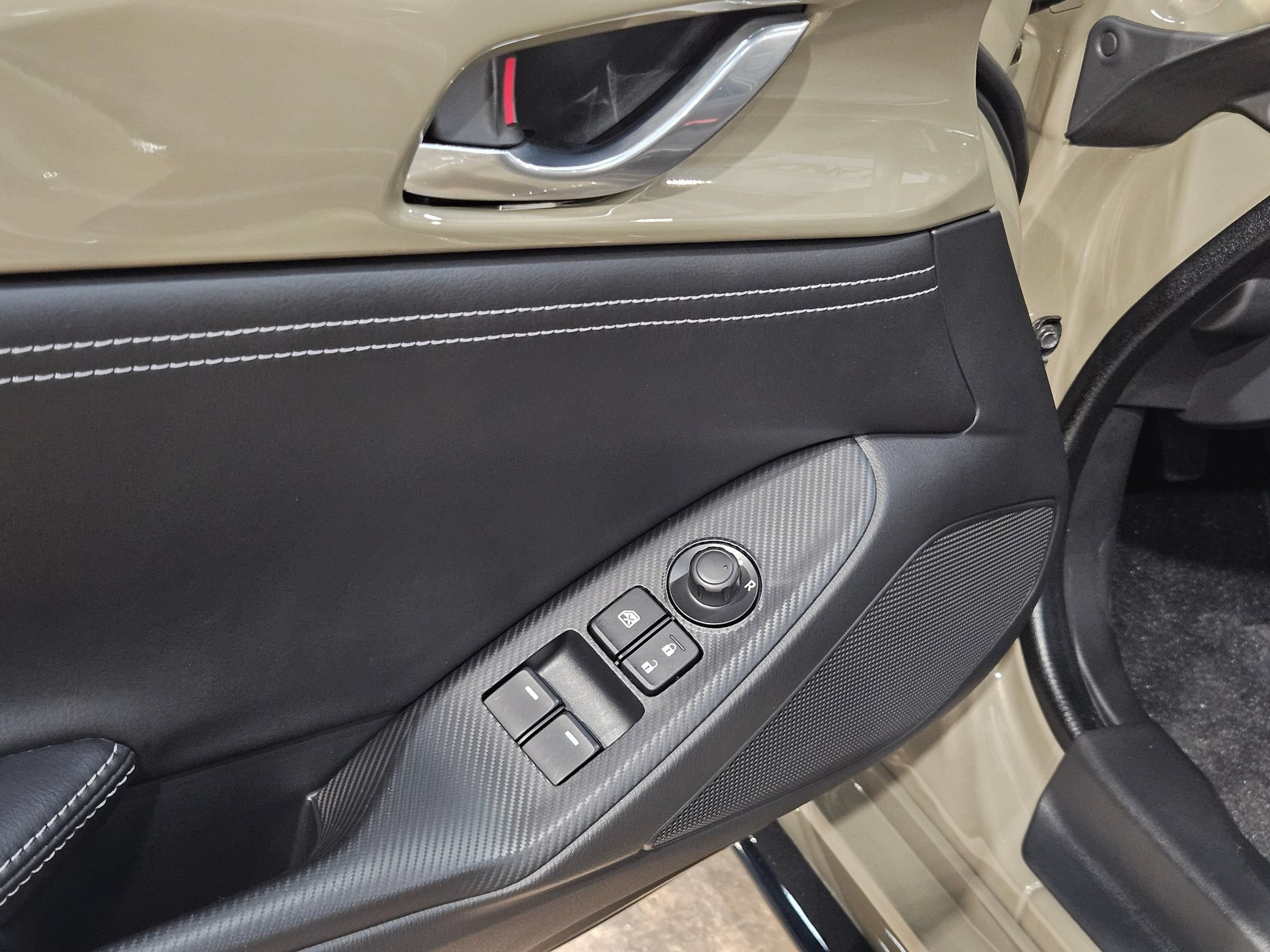 Used 2024 MAZDA MX-5 Miata RF Club RWD image 18