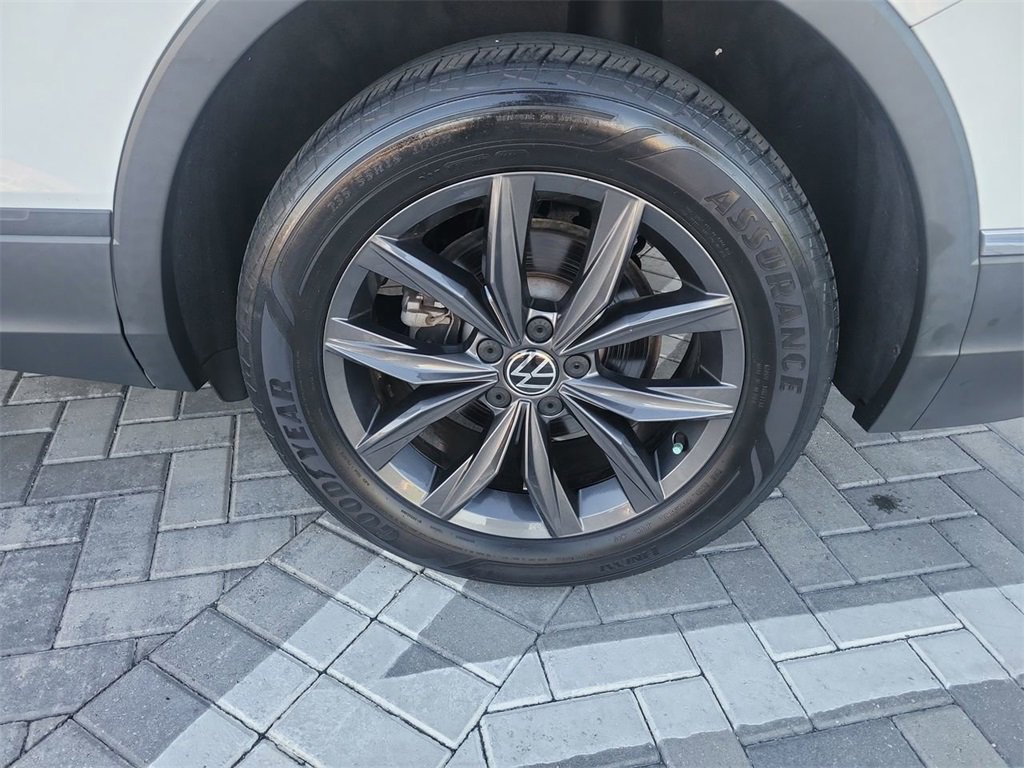 Used 2022 Volkswagen Tiguan SE image 14