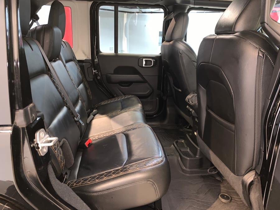 Used 2022 Jeep Wrangler Unlimited Sahara AWD/4WD image 16