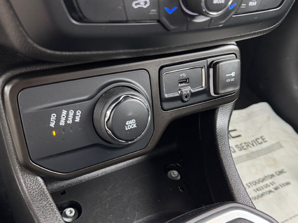 Used 2023 Jeep Renegade Latitude AWD/4WD image 26
