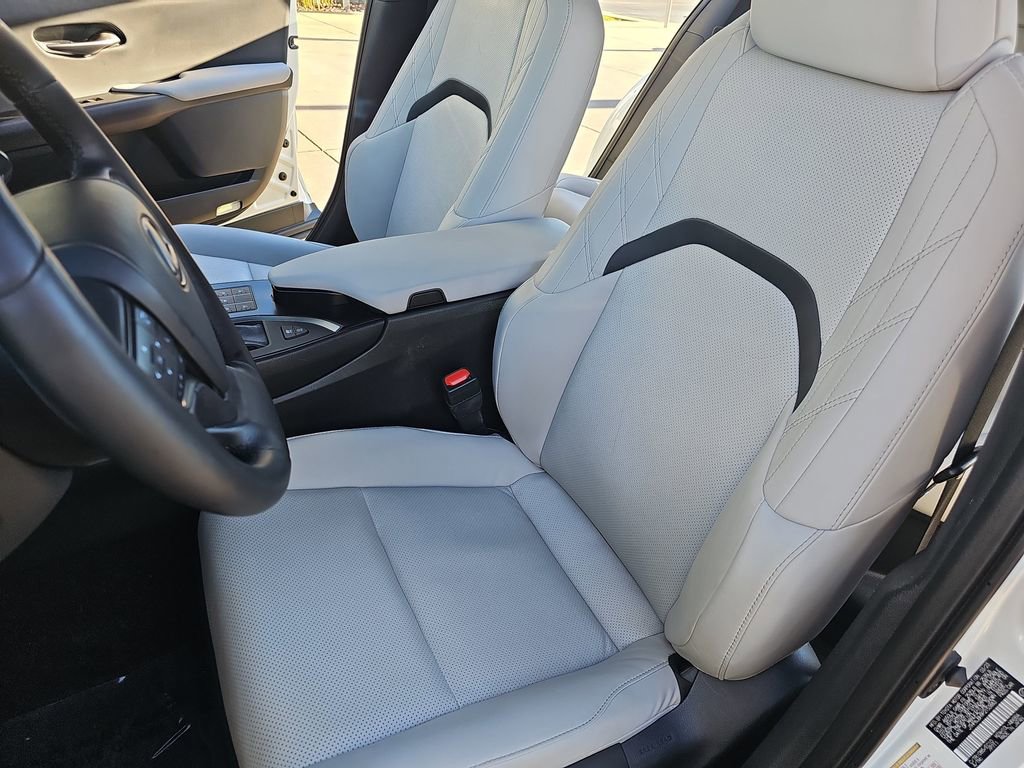 Used 2023 Lexus UX 250h FWD w/ Premium Package image 15