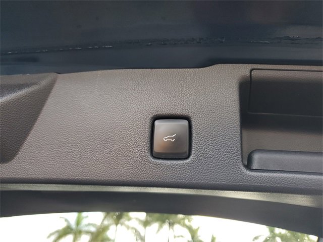 Used 2020 Ford Escape SEL image 9