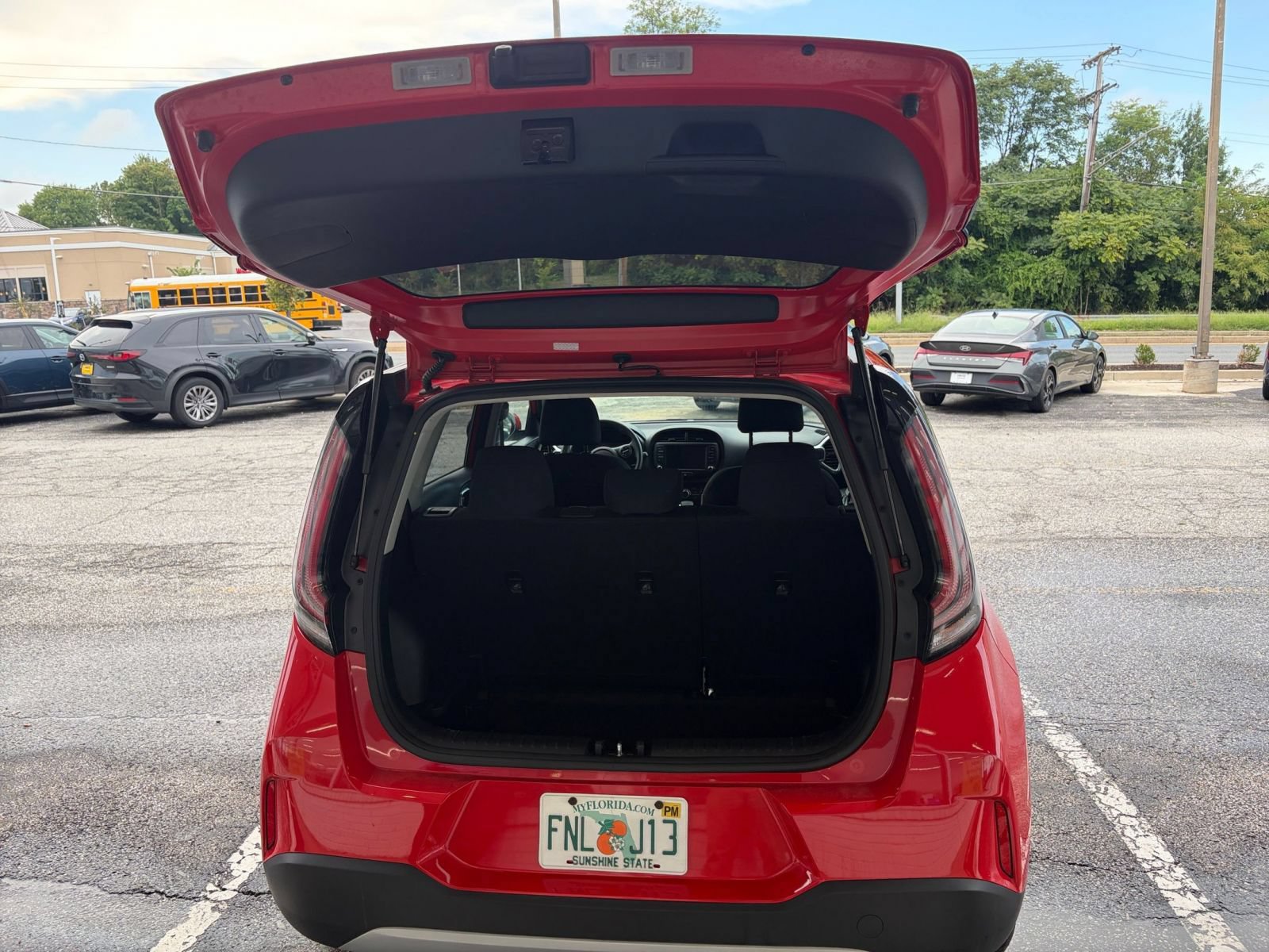 Used 2025 Kia Soul LX w/ LX Technology Package FWD image 27