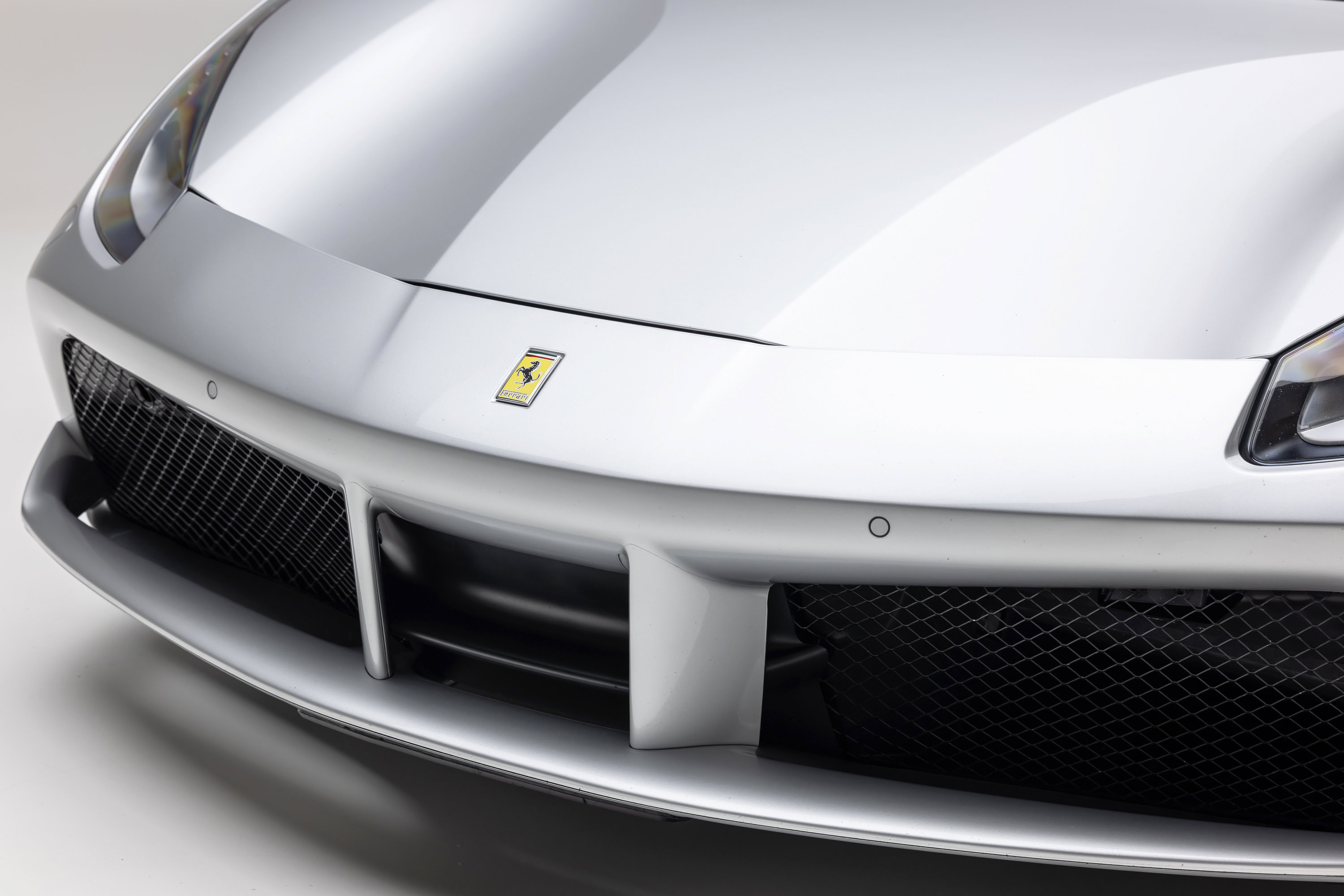 Certified 2018 Ferrari 488 GTB RWD image 16