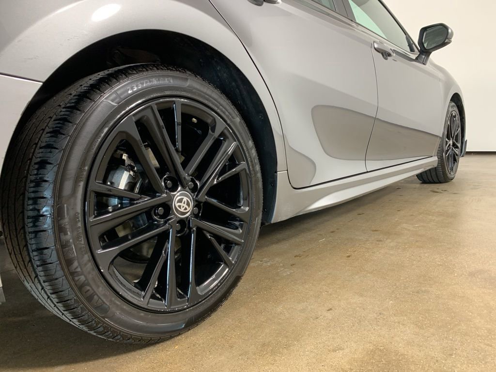 Used 2025 Toyota Camry SE image 9