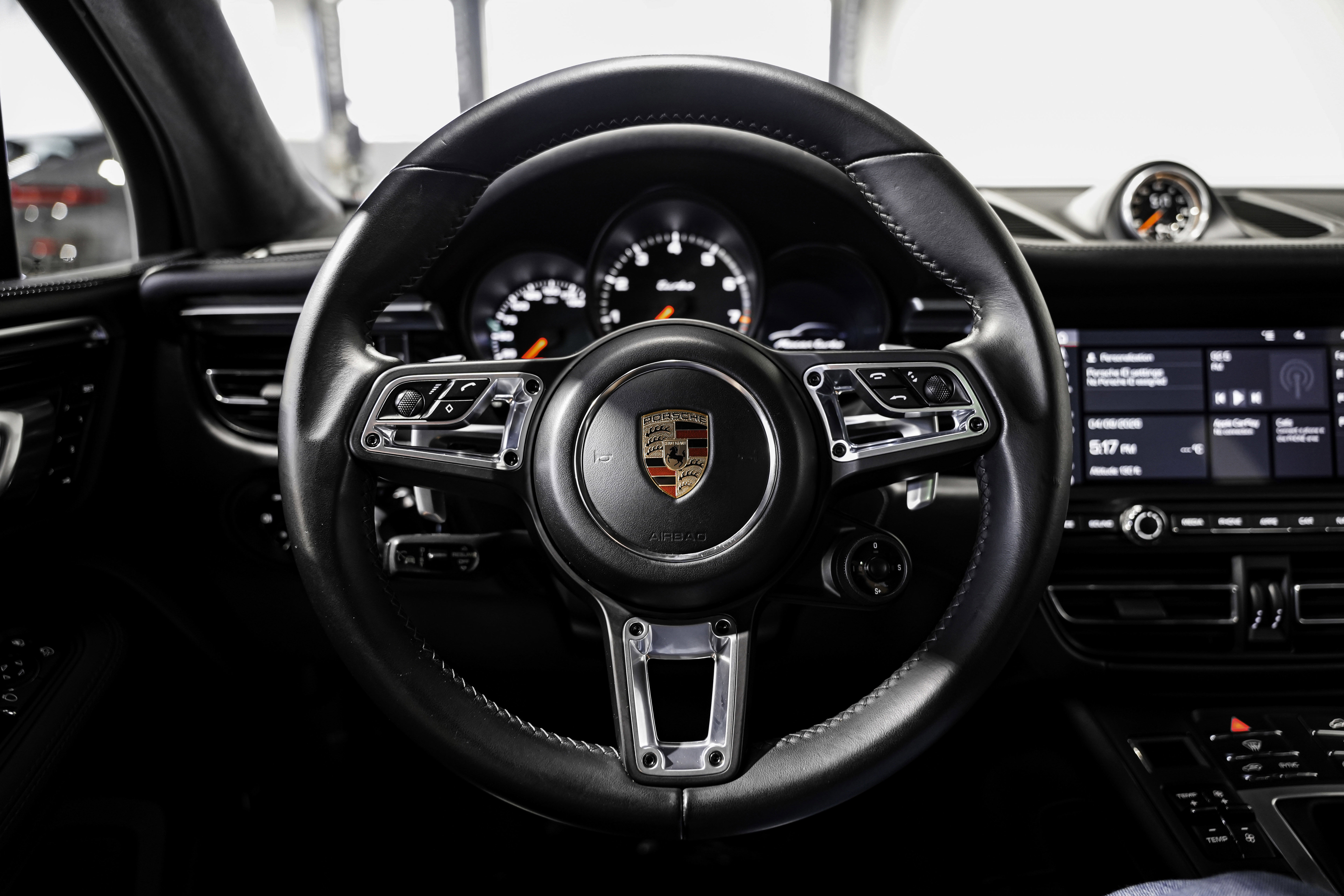 Used 2020 Porsche Macan Turbo image 10