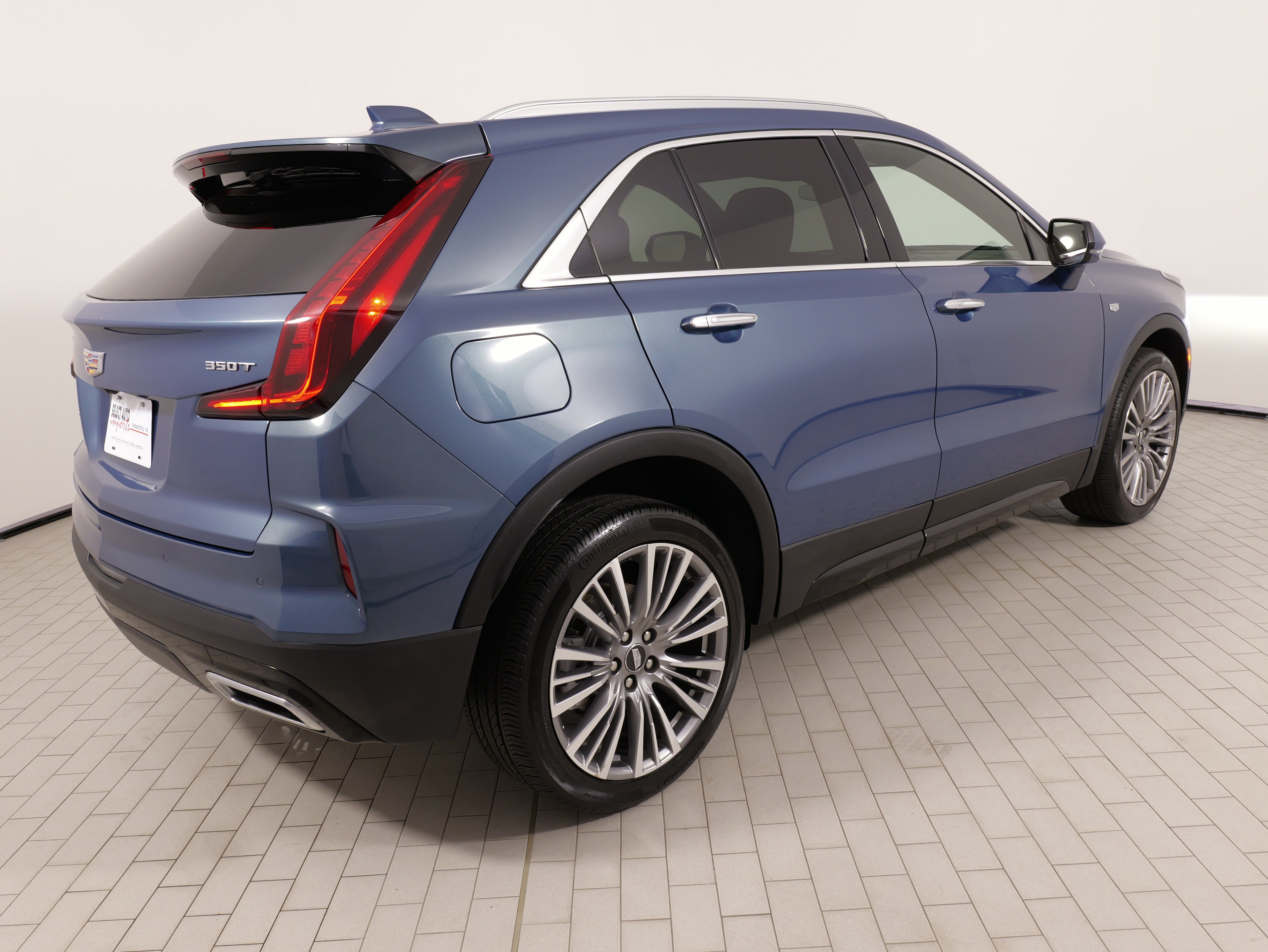 Used 2024 Cadillac XT4 Premium Luxury w/ Cold Weather Package AWD/4WD image 11