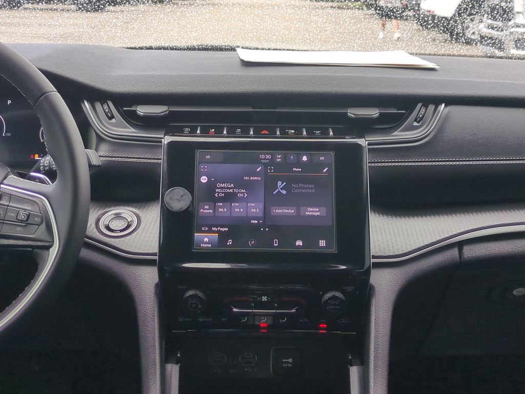 Used 2023 Jeep Grand Cherokee Laredo X image 19