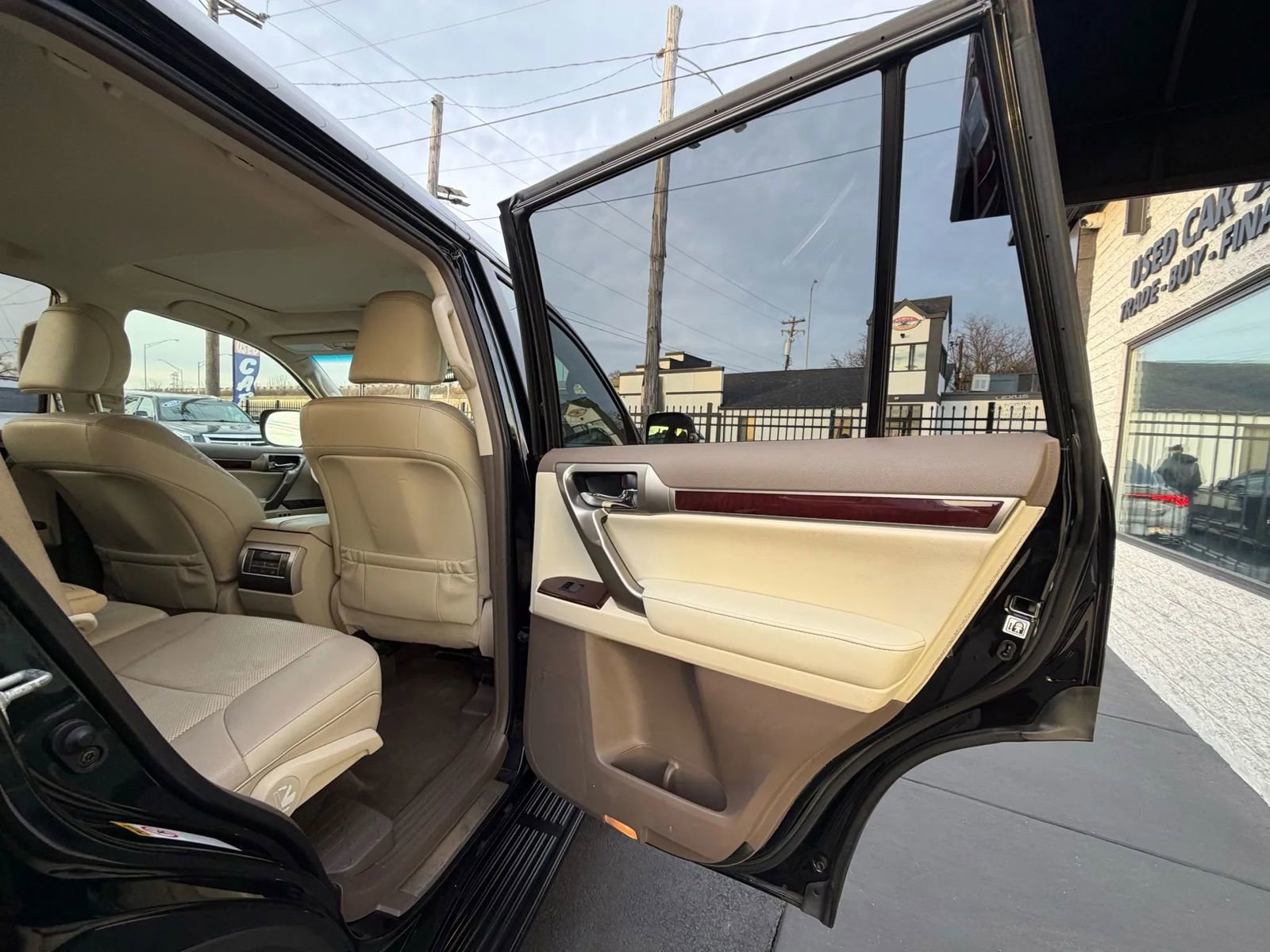 Used 2018 Lexus GX 460 Premium w/ Premium Package image 23