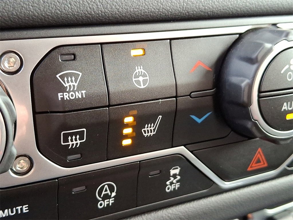 Used 2024 Jeep Gladiator Rubicon w/ Technology Group image 25