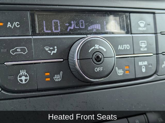Used 2016 Chrysler Town & Country Touring-L FWD image 28
