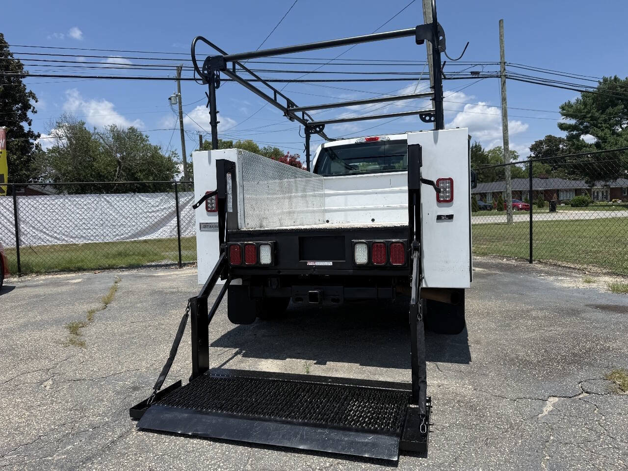 Used 2021 Ford F250 XL w/ Power Equipment Group RWD image 2