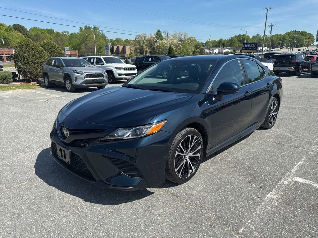Used 2020 Toyota Camry SE image 1