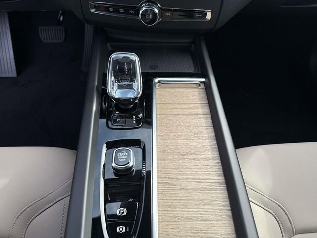 New 2026 Volvo XC60 B5 Plus w/ Protection Package Premier image 28