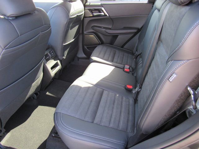 New 2025 Mitsubishi Outlander SE image 9