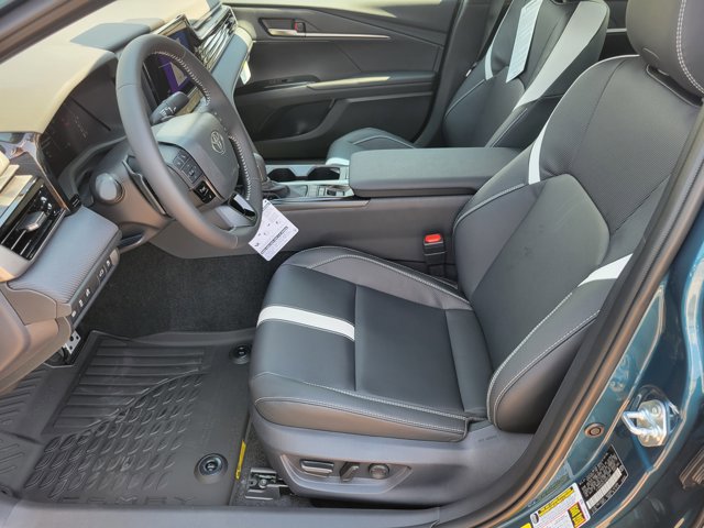 Used 2026 Toyota Camry SE image 5