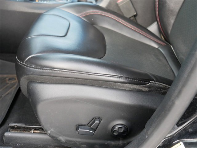 Used 2019 Jeep Cherokee Trailhawk w/ Cold Weather Group image 15