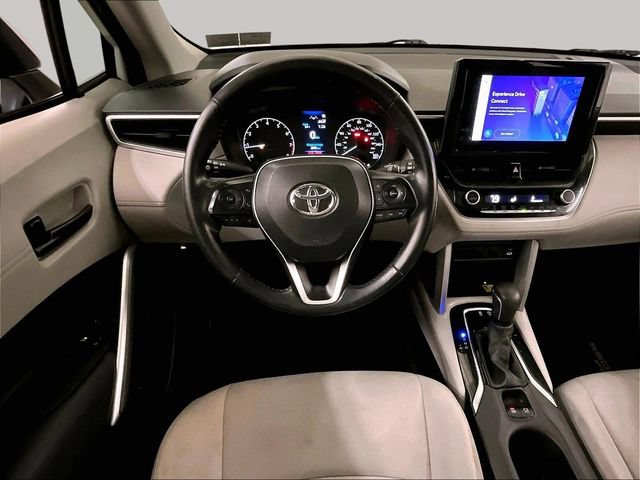 Used 2023 Toyota Corolla Cross LE w/ Moonroof Package FWD image 7