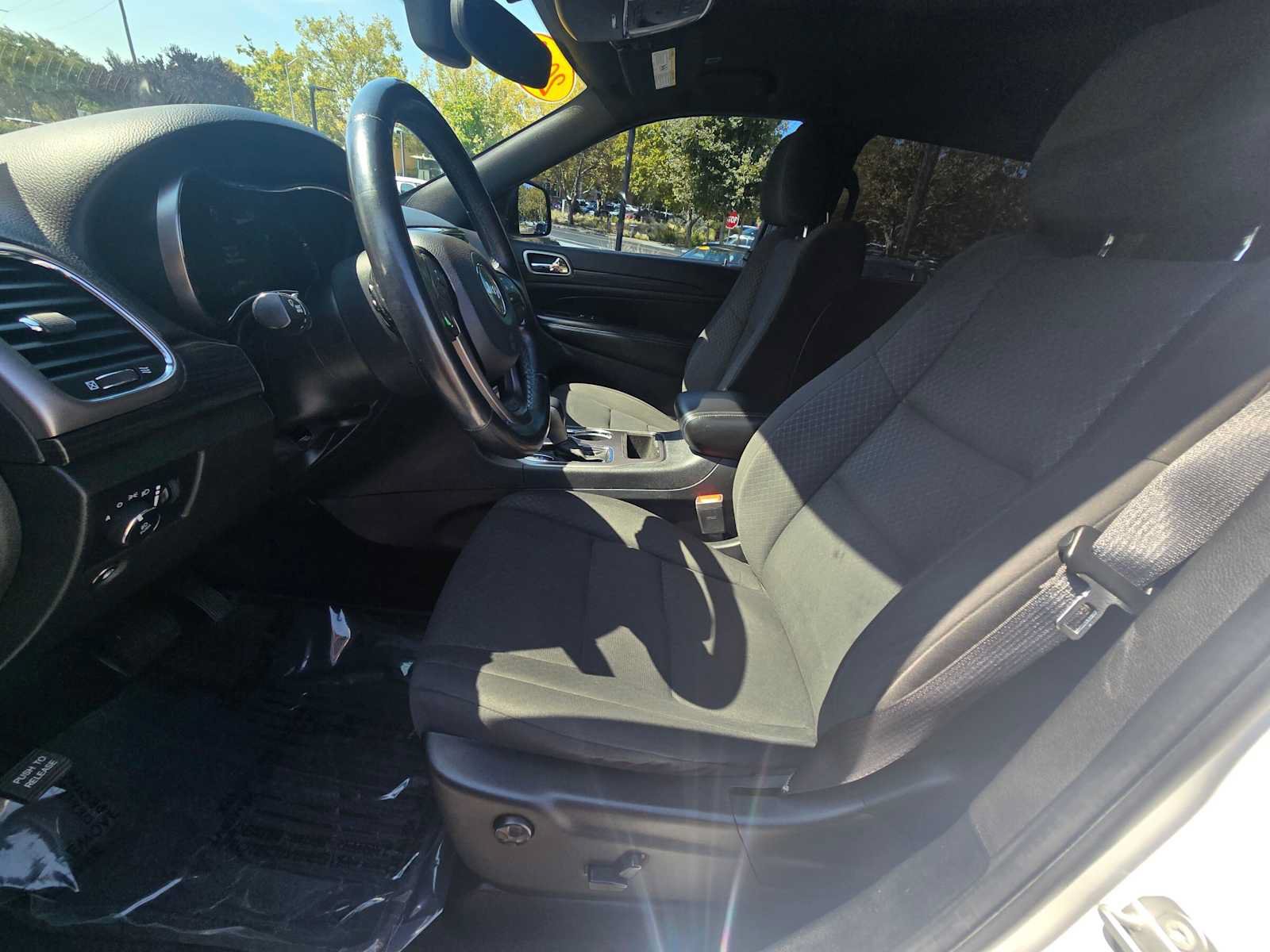 Used 2019 Jeep Grand Cherokee Laredo RWD image 23