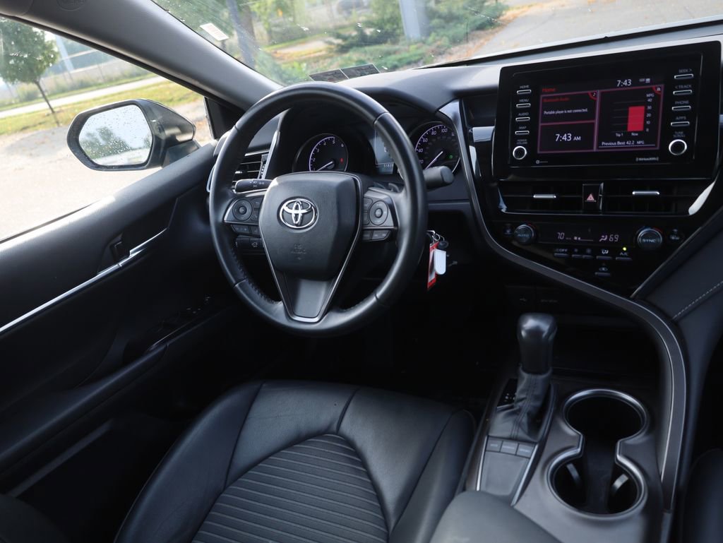 Used 2024 Toyota Camry SE image 19