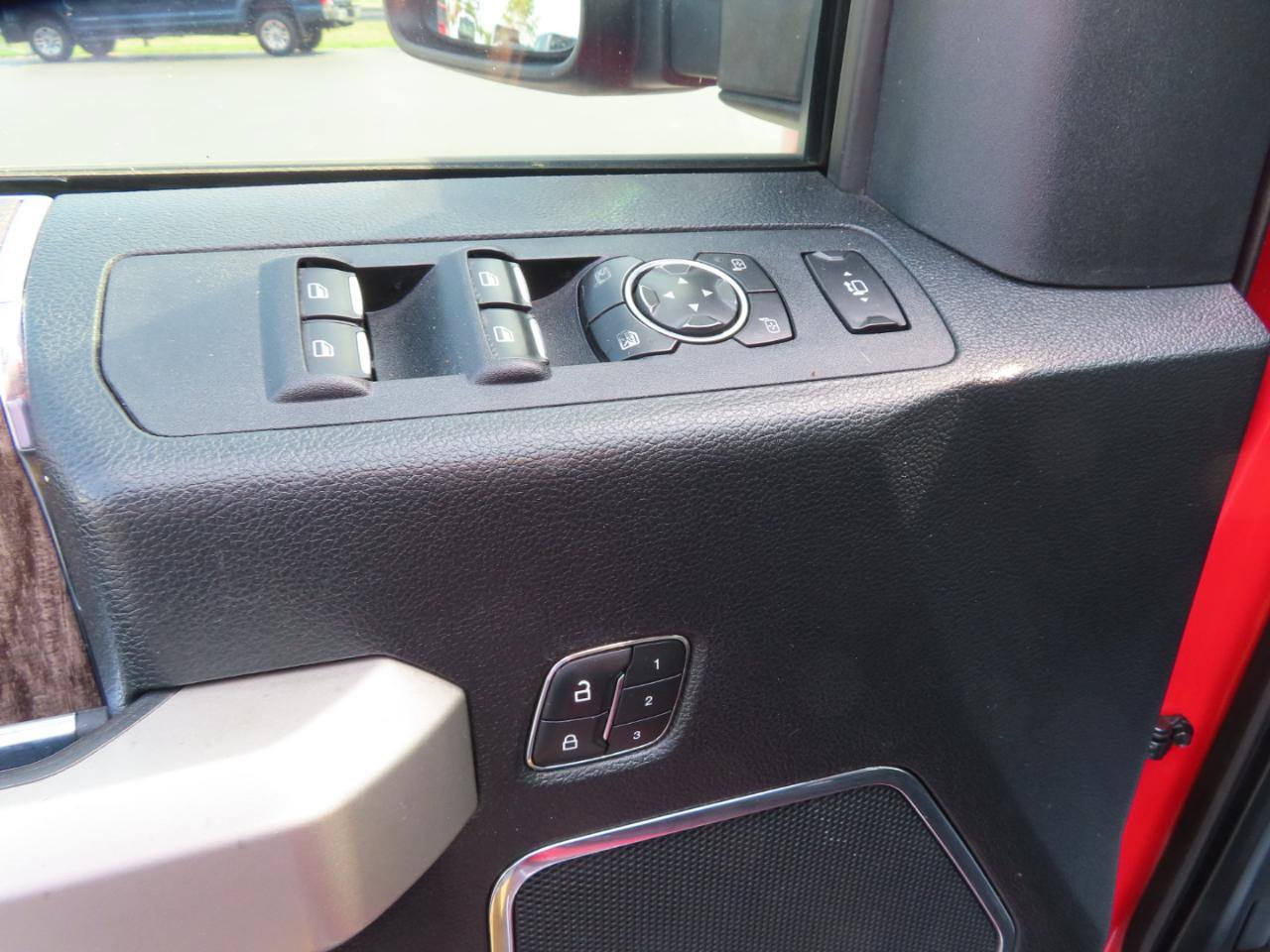 Used 2019 Ford F250 4x4 Crew Cab Super Duty image 25
