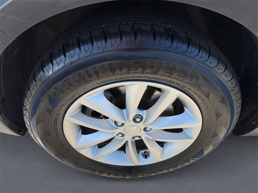 Used 2017 Kia Sorento LX w/ LX Convenience Package image 9