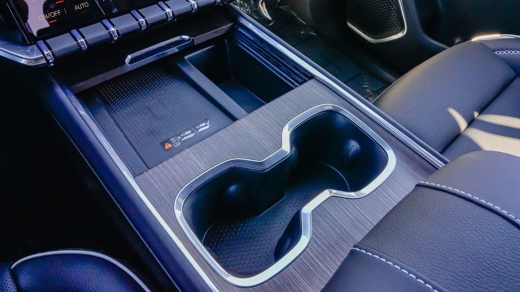 New 2026 GMC Acadia Denali w/ Super Cruise Package image 16