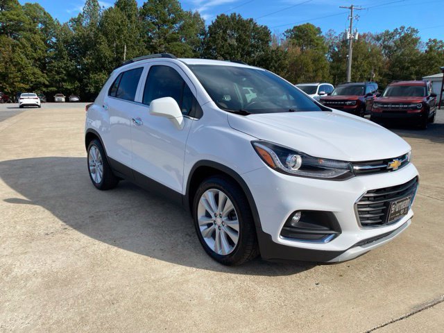Used 2020 Chevrolet Trax Premier w/ LPO, Cargo Package FWD image 6