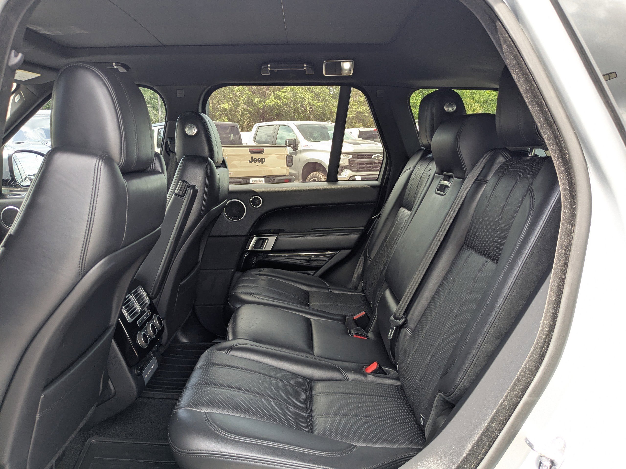 Used 2017 Land Rover Range Rover HSE AWD/4WD image 13