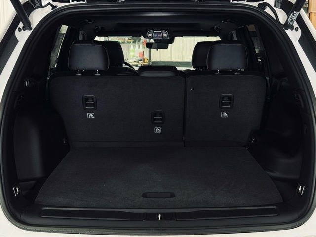 New 2026 Jeep Grand Cherokee Altitude image 9