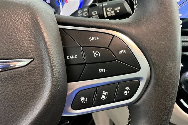 Used 2023 Chrysler Pacifica Limited FWD image 19