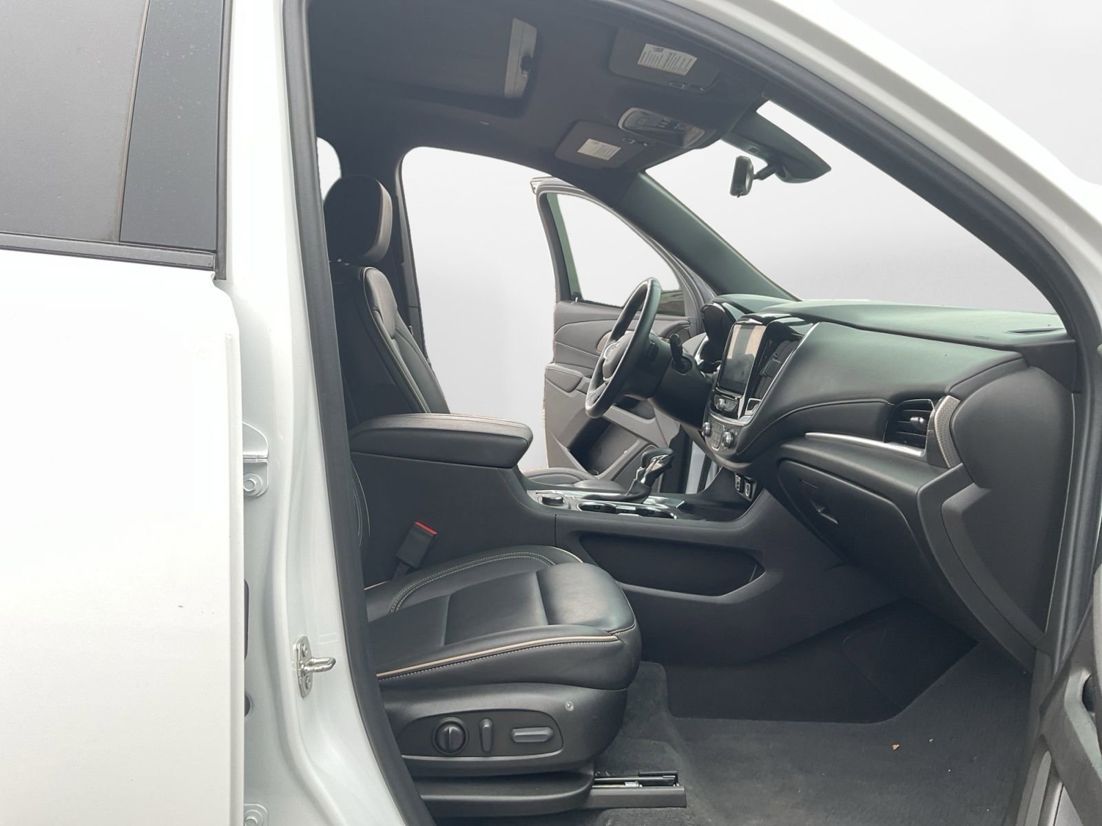 Used 2023 Chevrolet Traverse Premier w/ Redline Edition image 15