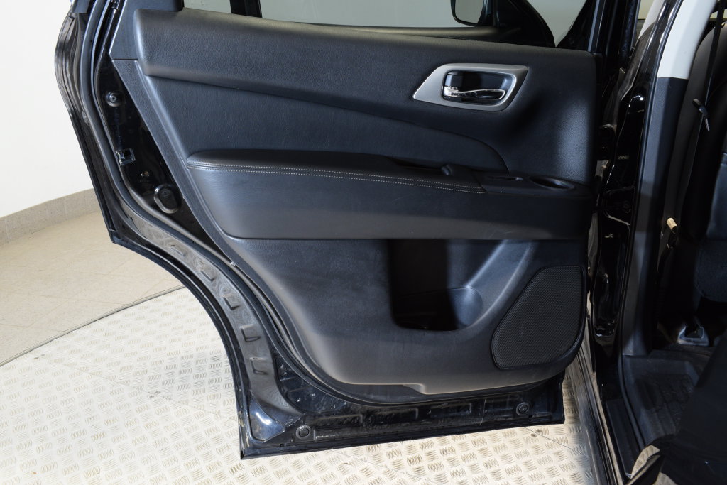 Used 2019 Nissan Pathfinder SL AWD/4WD image 27