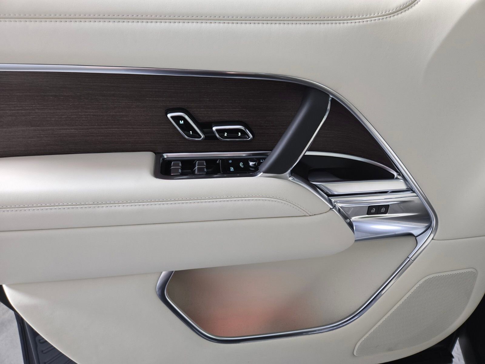 New 2026 Land Rover Range Rover SE image 22