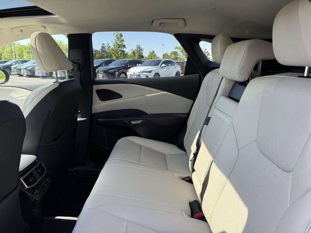Used 2023 Lexus RX 350 Premium Plus w/ Accessory Package AWD/4WD image 18