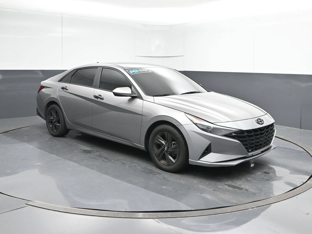 Used 2023 Hyundai Elantra SEL w/ Cargo Package FWD image 7