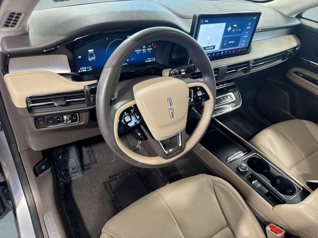 Certified 2023 Lincoln Corsair AWD w/ Equipment Group 101A image 11